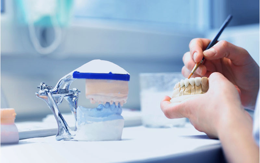 Tại sao nên chọn ngành Kỹ thuật phục hình răng ?